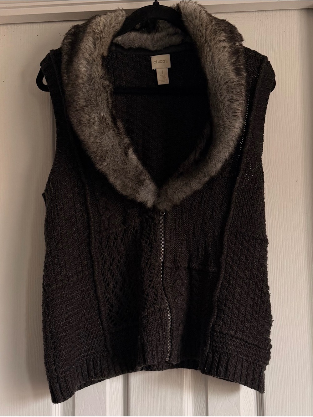 Chico's NXG Faux Fur Collar Cable Knit Zip Sweater Vest Gray Size 1 Medium